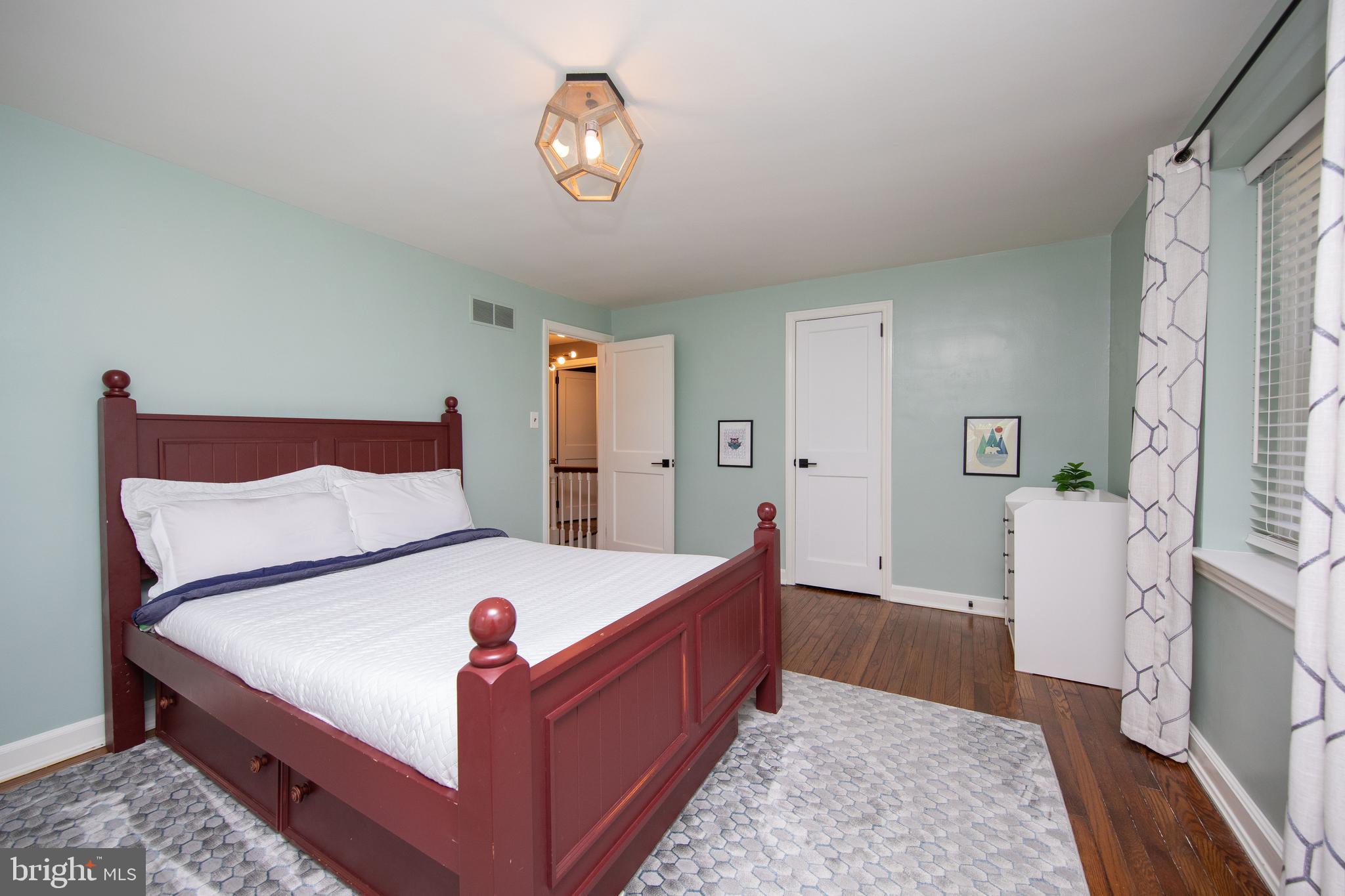 211 LANDOVER RD