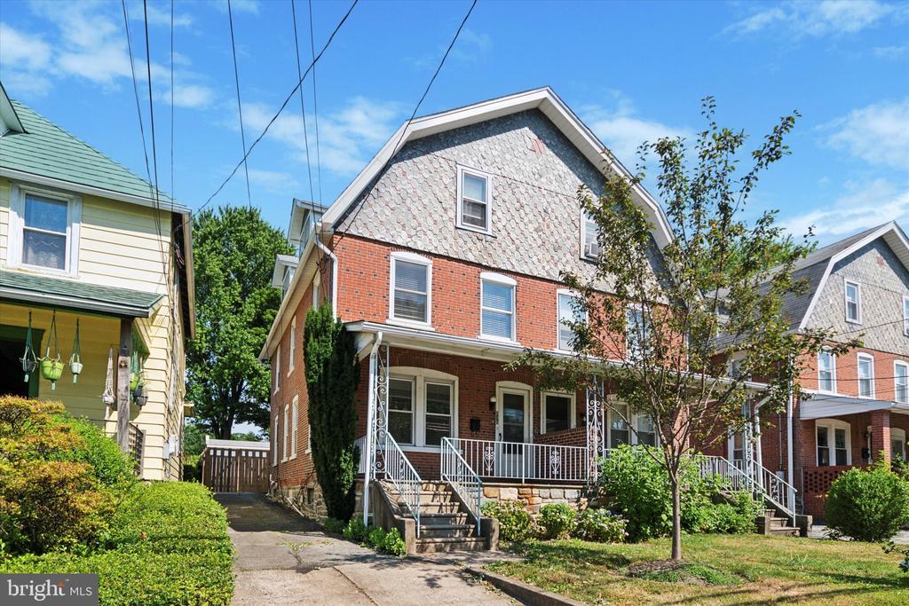 836 Penn St