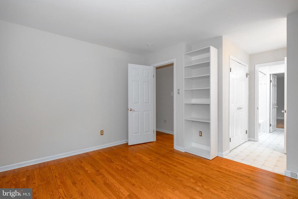 104 Leighton Dr