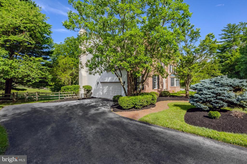 104 Leighton Dr