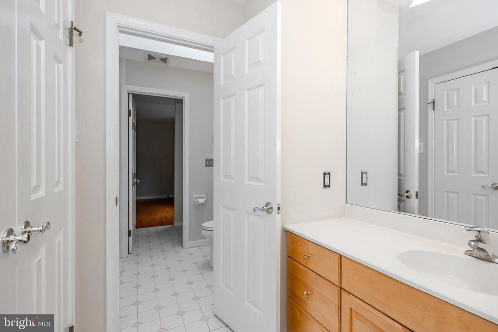 104 Leighton Dr
