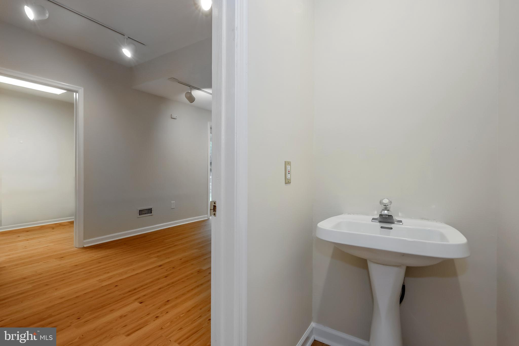 104 Leighton Dr