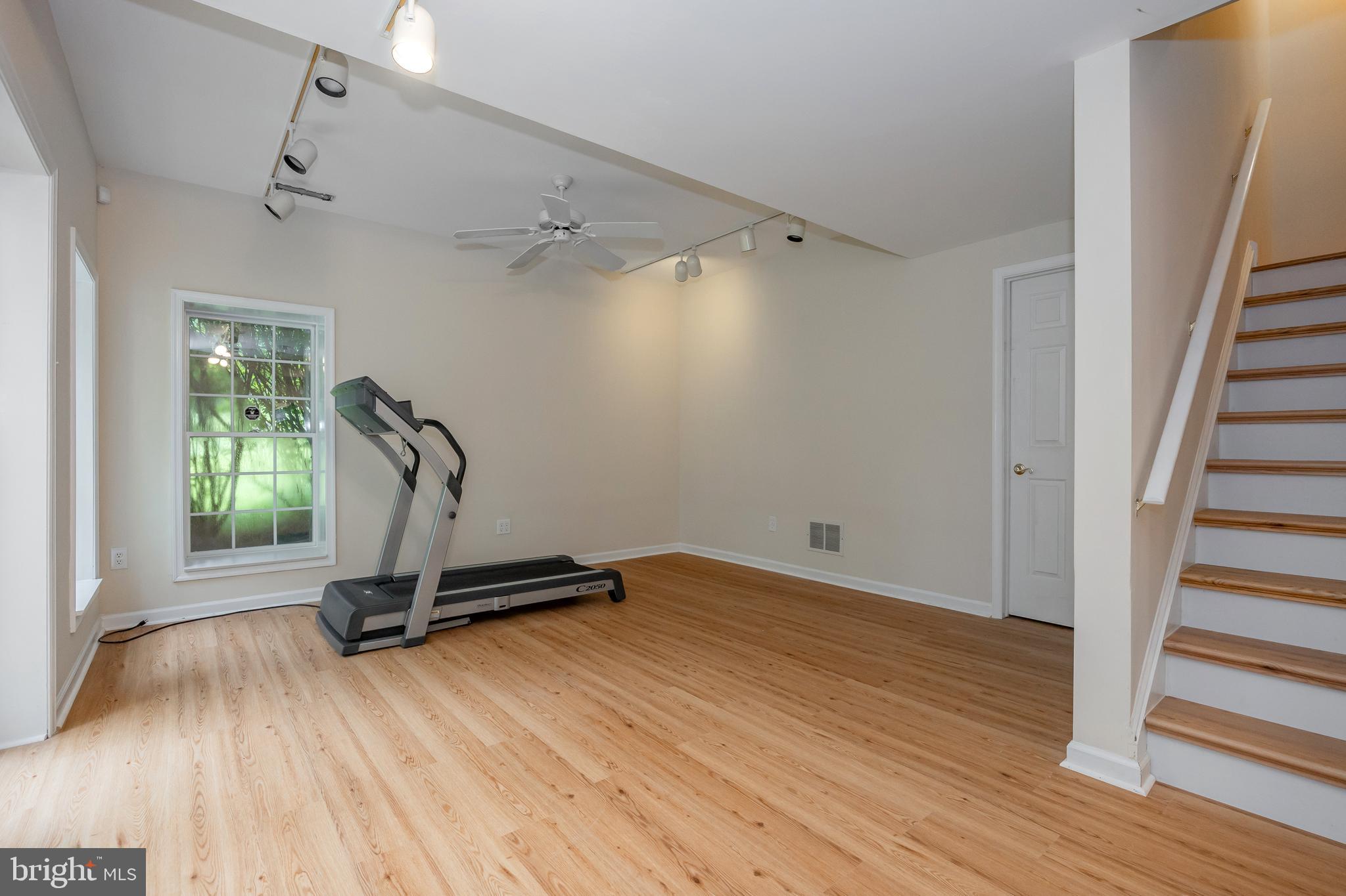104 Leighton Dr