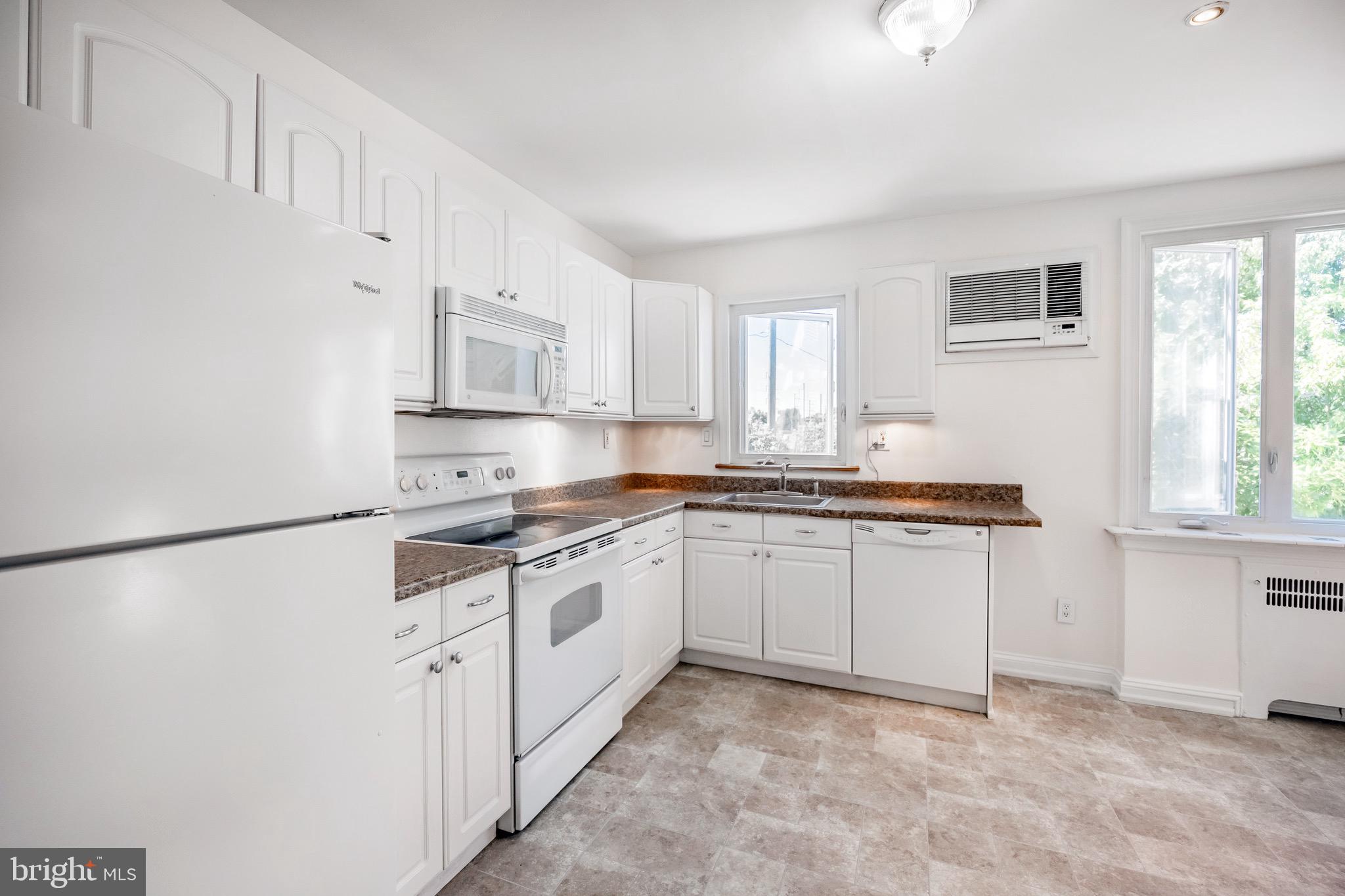 242 le Carra Dr