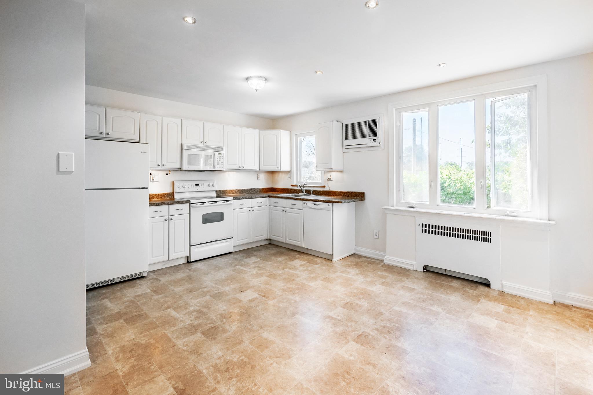 242 le Carra Dr