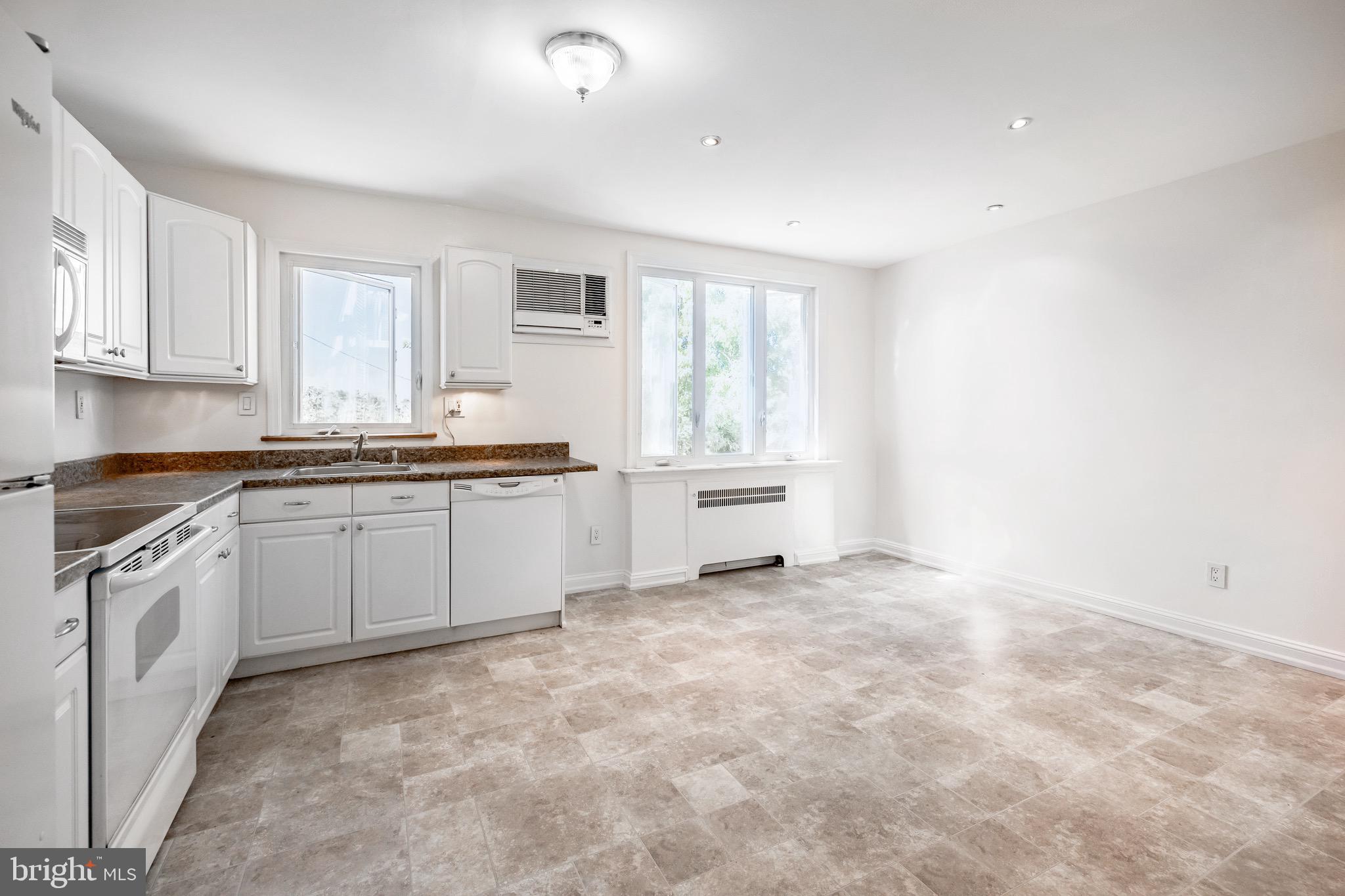 242 le Carra Dr