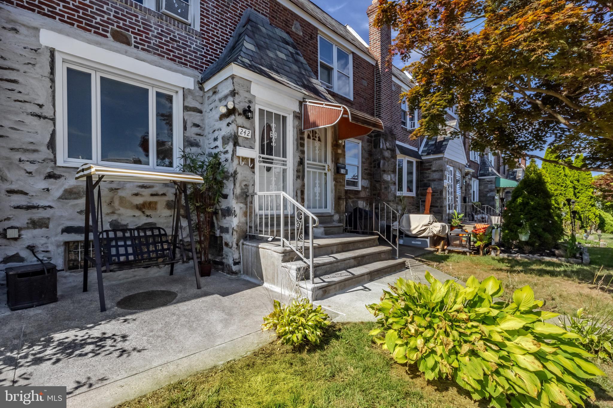 242 le Carra Dr