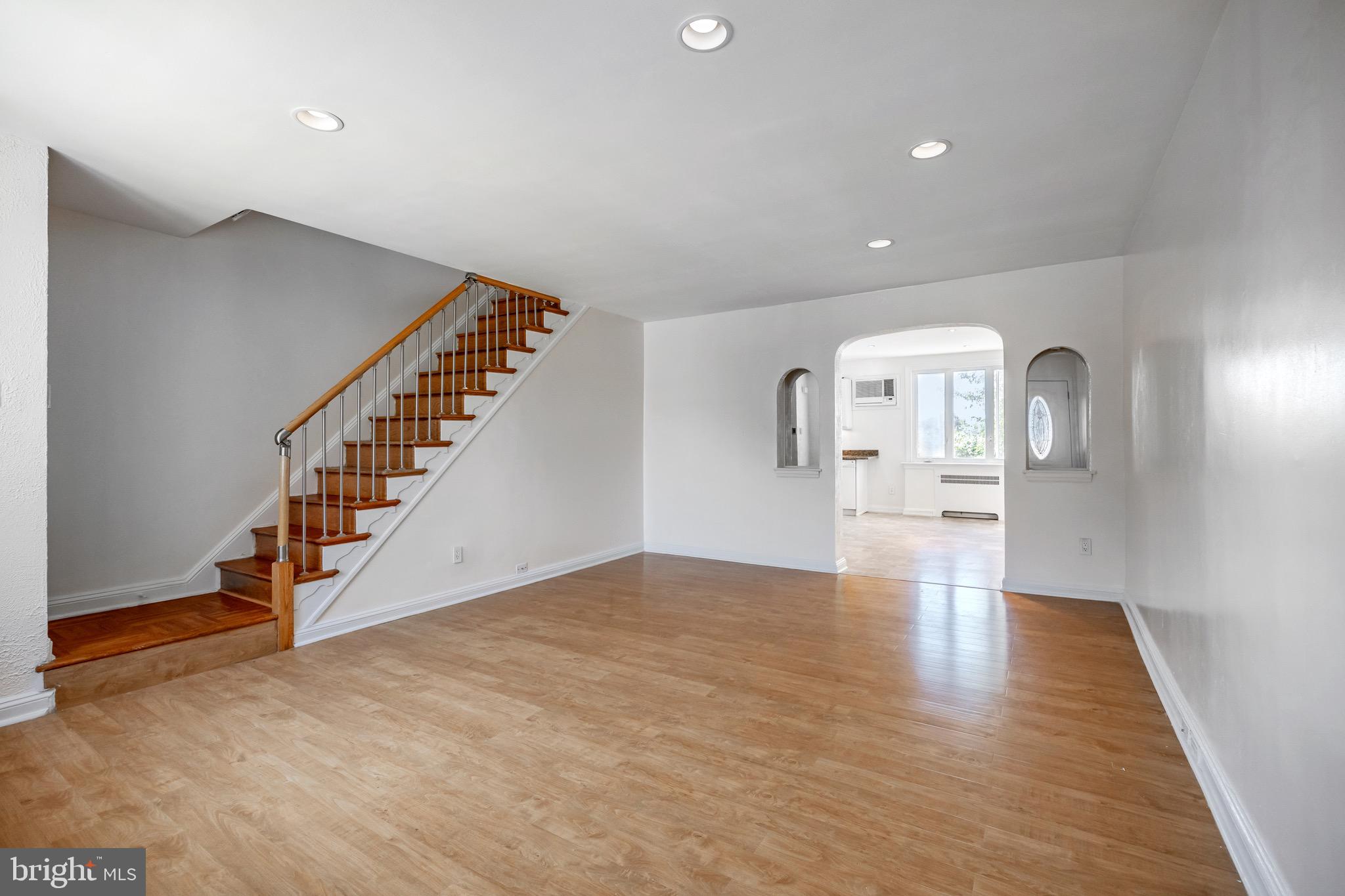 242 le Carra Dr