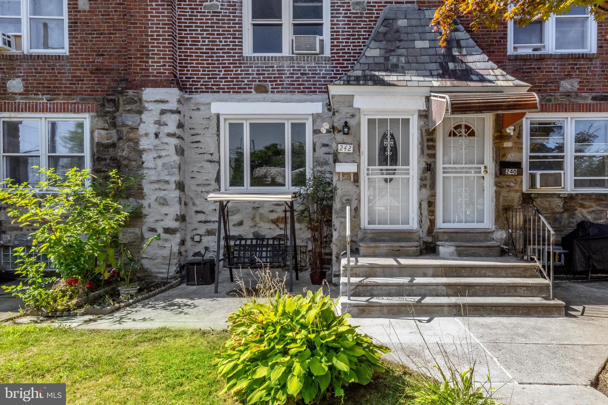 242 le Carra Dr