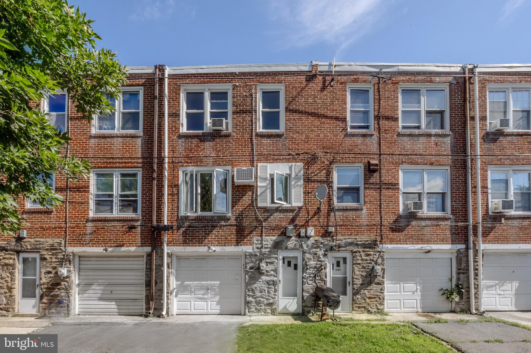 242 le Carra Dr
