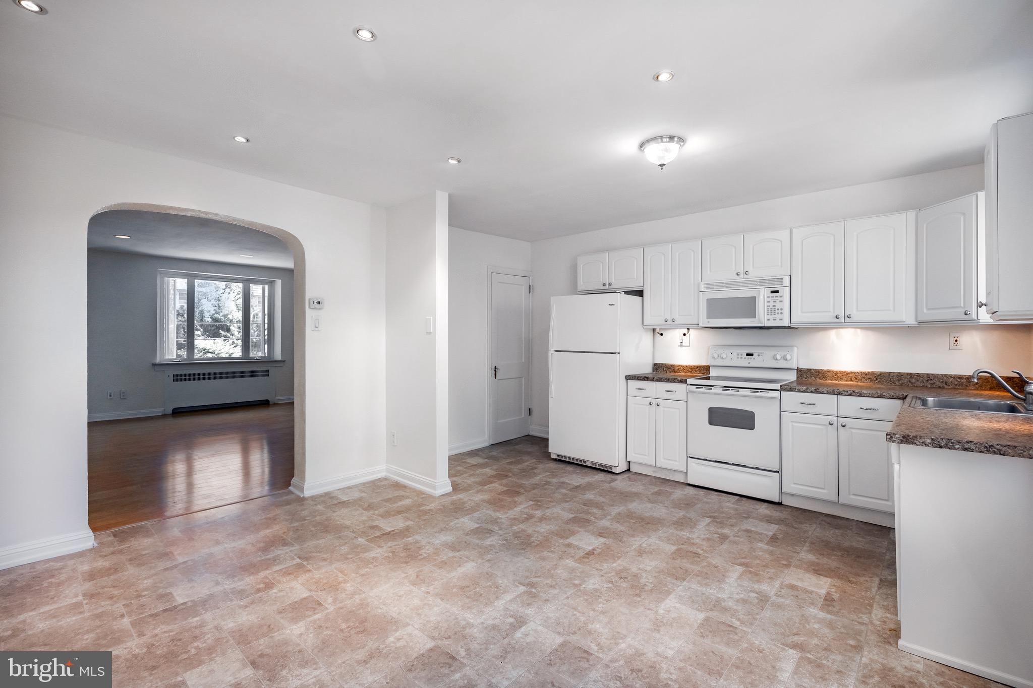 242 le Carra Dr