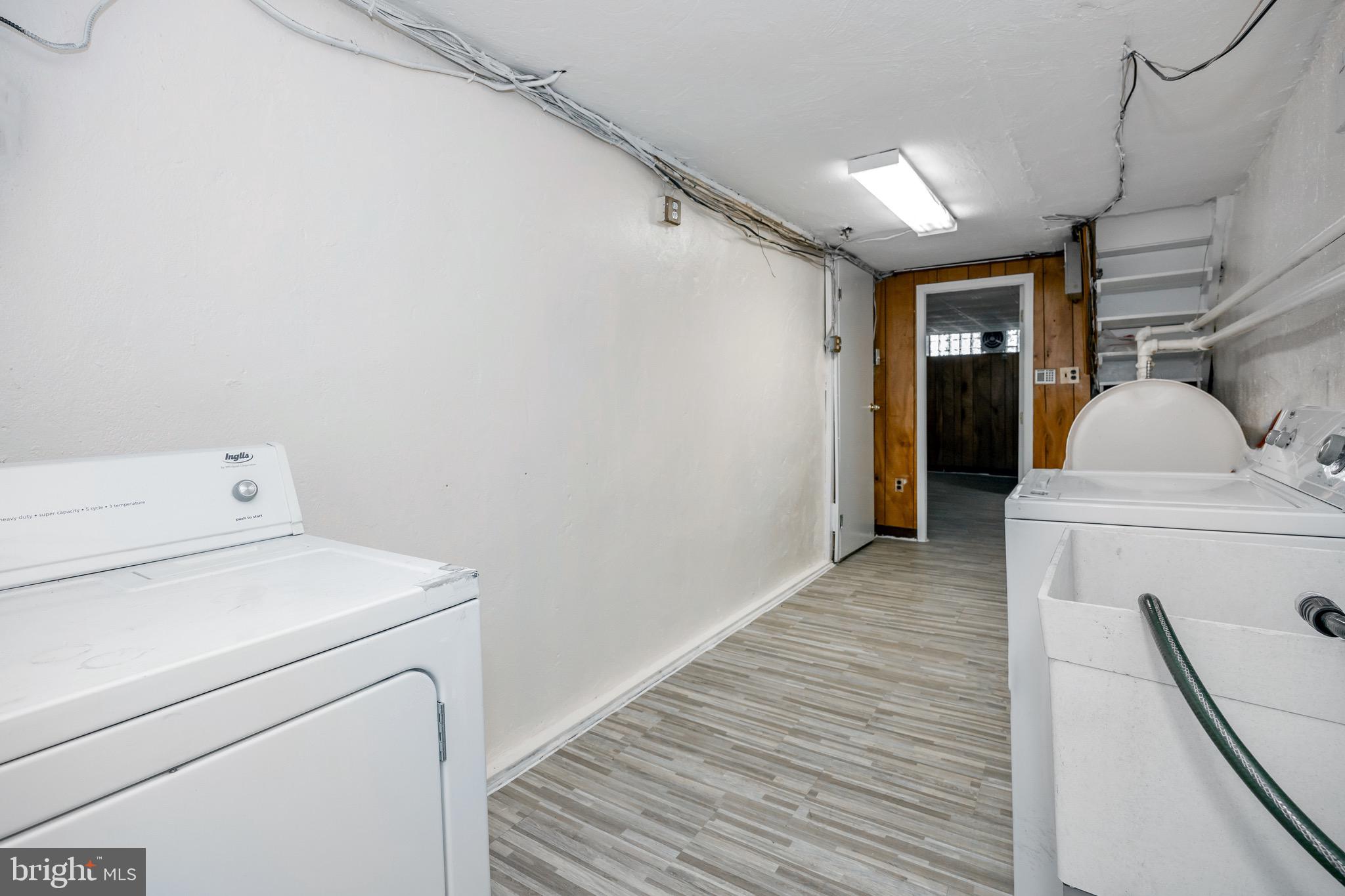 242 le Carra Dr