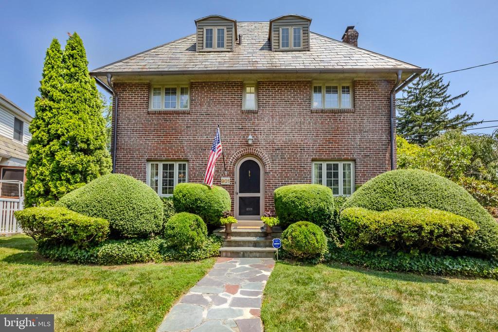 901 Drexel Ave