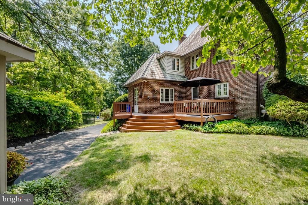 901 Drexel Ave