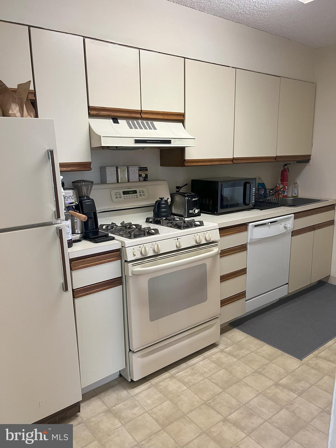 1030 E LANCASTER #1001