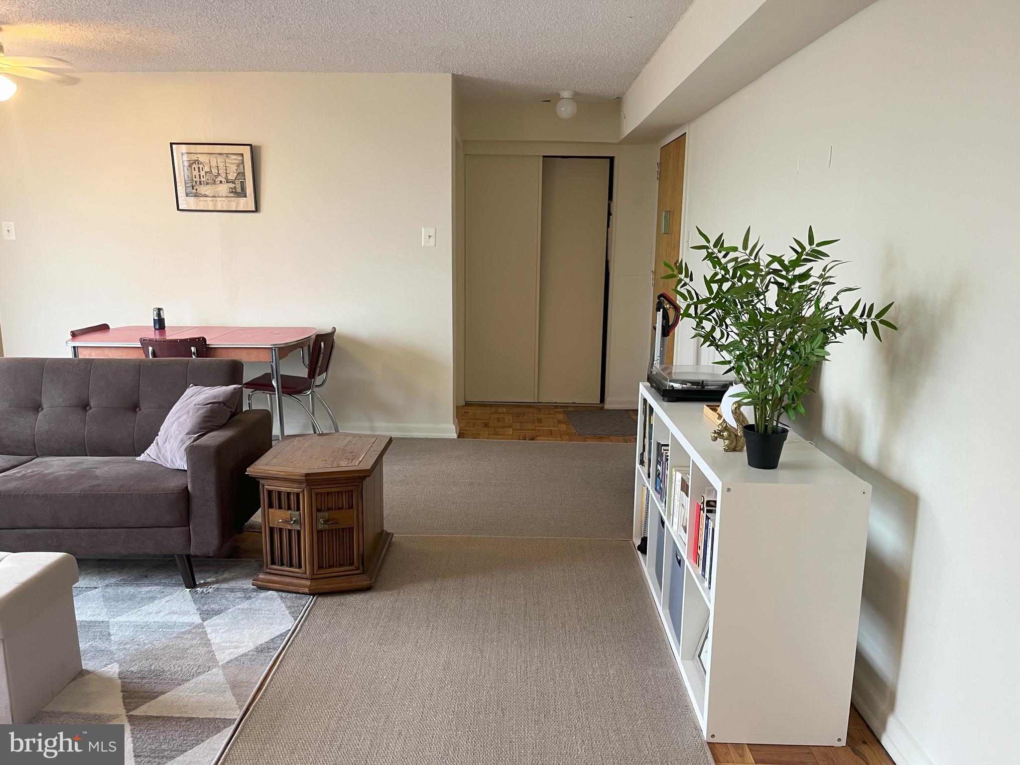 1030 E LANCASTER #1001