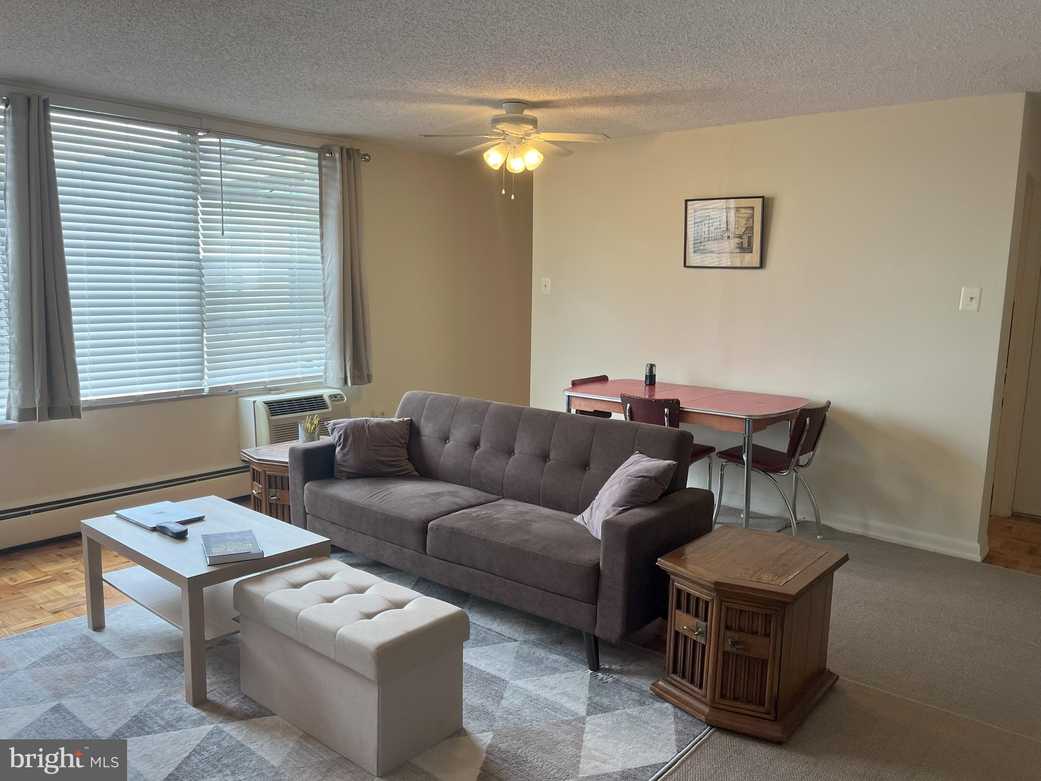 1030 E LANCASTER #1001