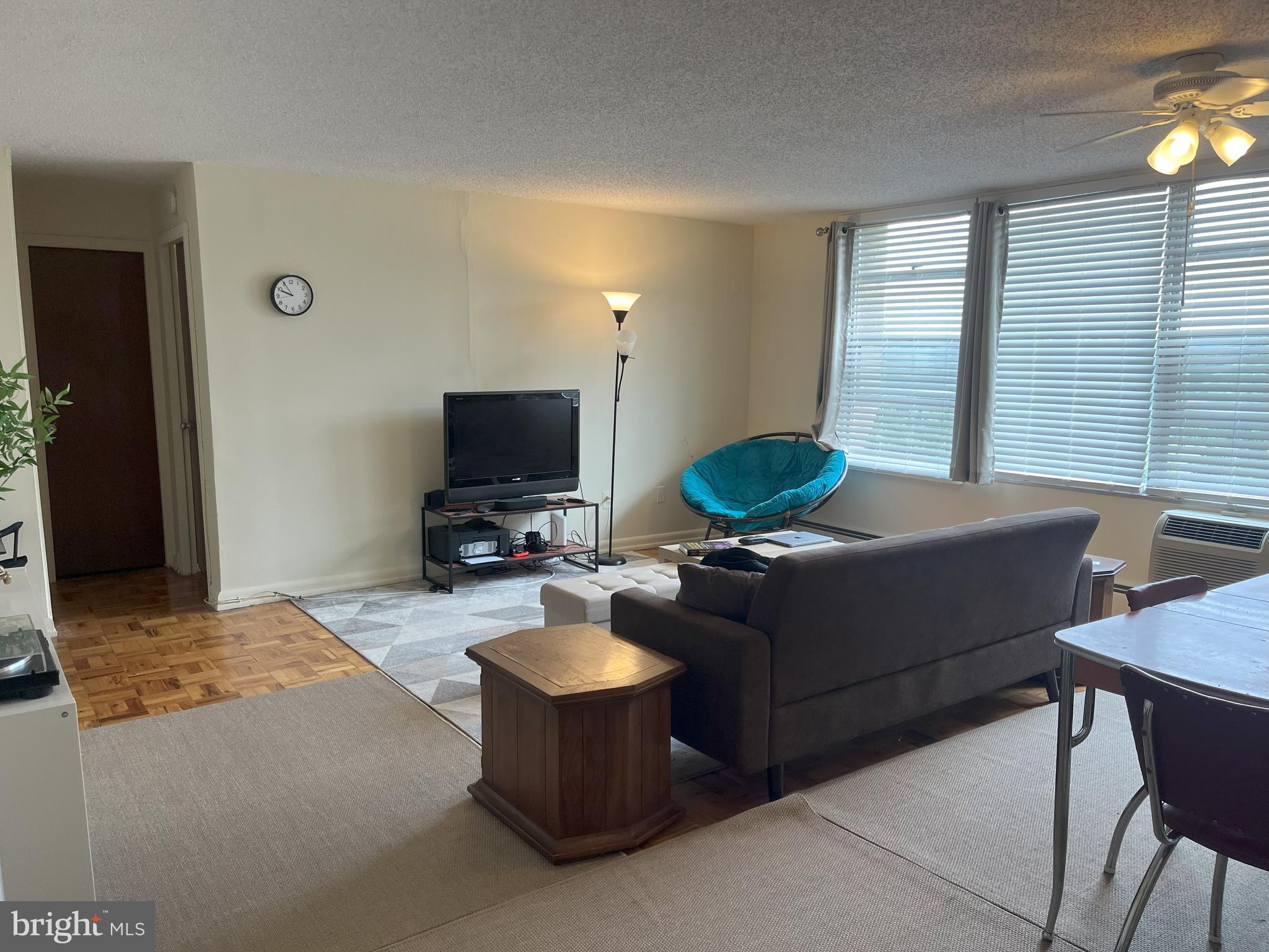 1030 E LANCASTER #1001