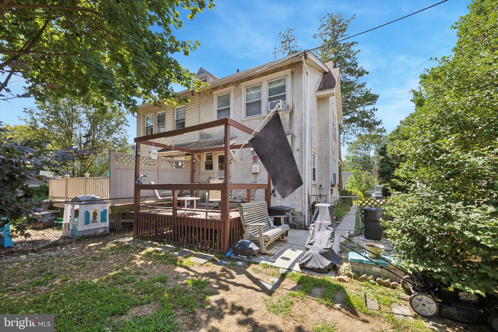 229 E Leamy Ave