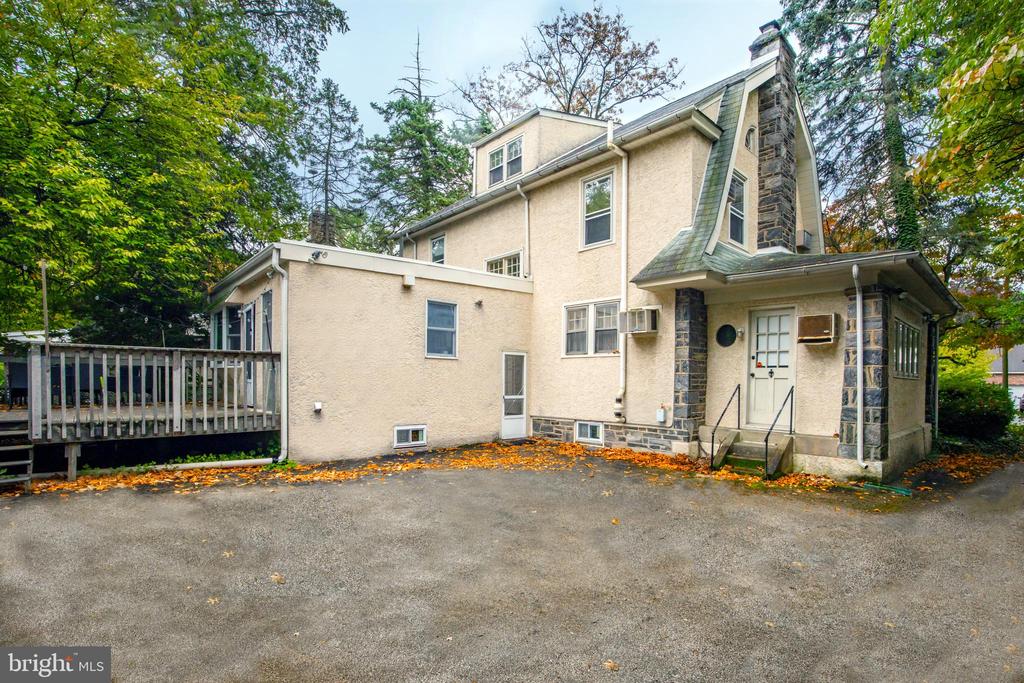 825 Green Ln