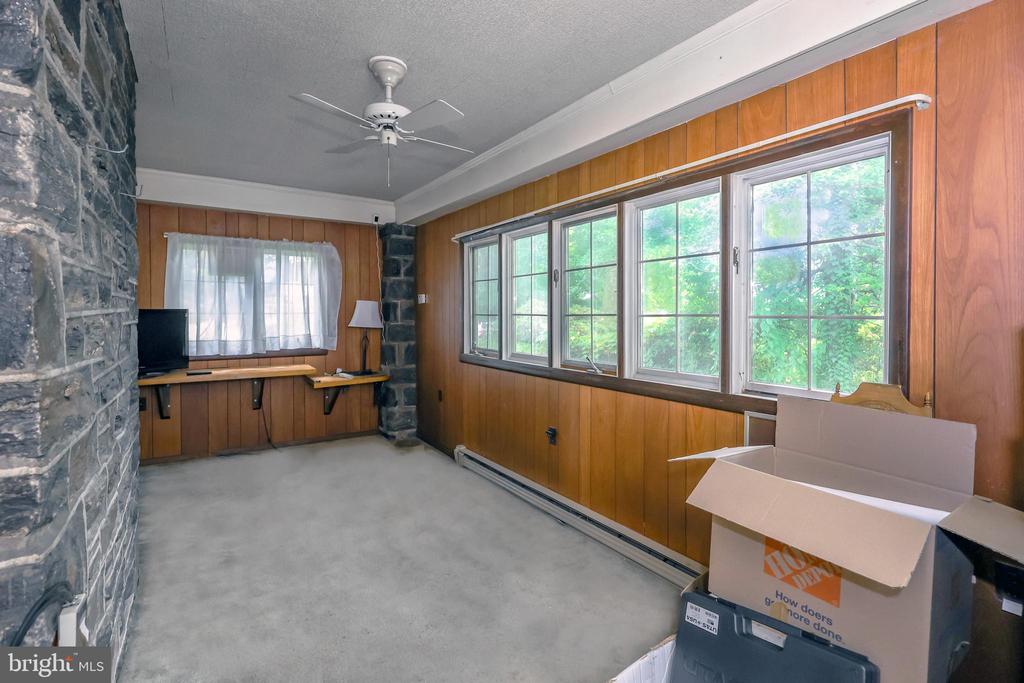 825 Green Ln