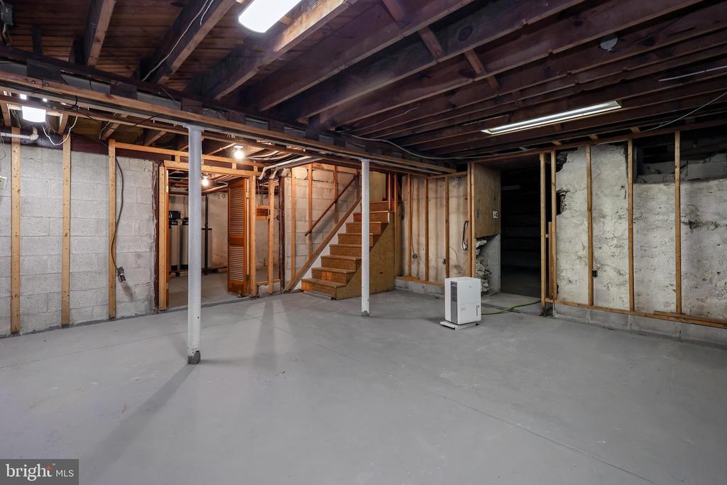 825 Green Ln