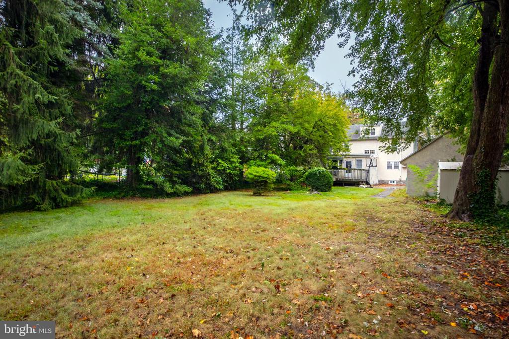 825 Green Ln