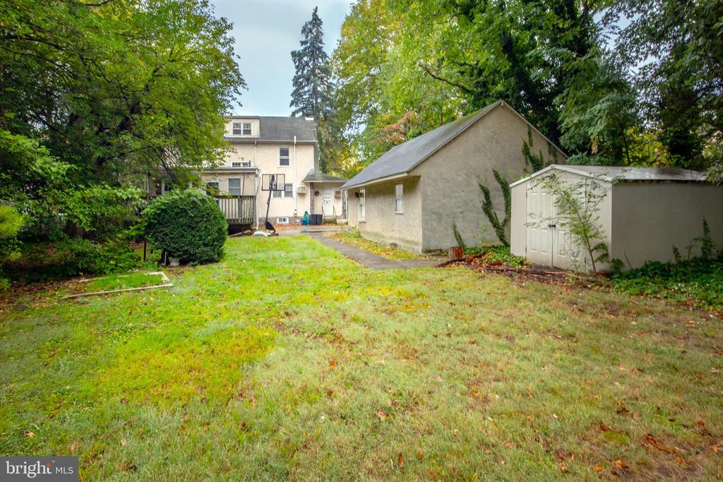 825 Green Ln