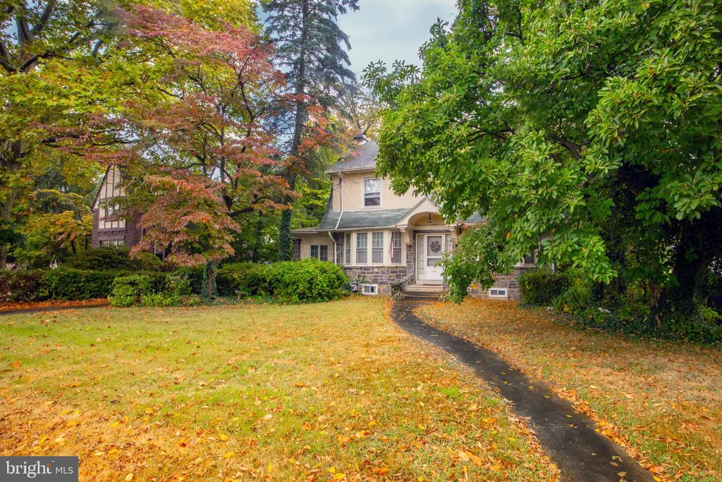 825 Green Ln