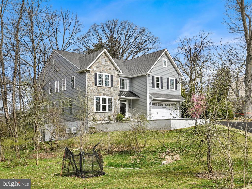 101 N Newtown Street Rd