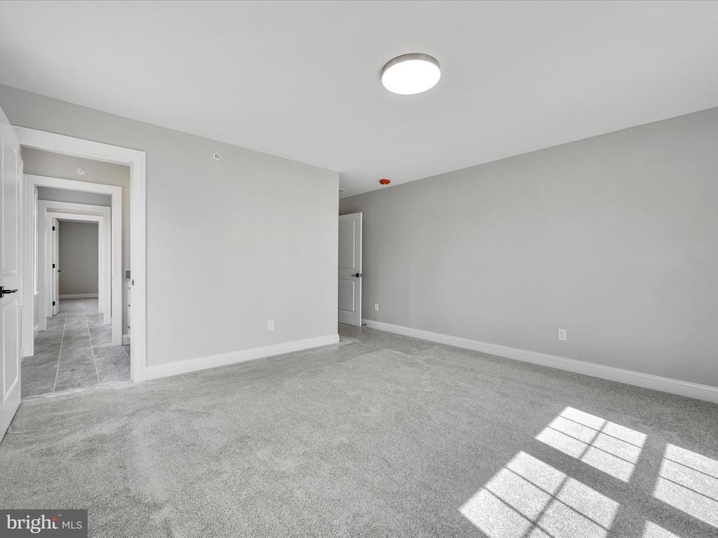 101 N Newtown Street Rd