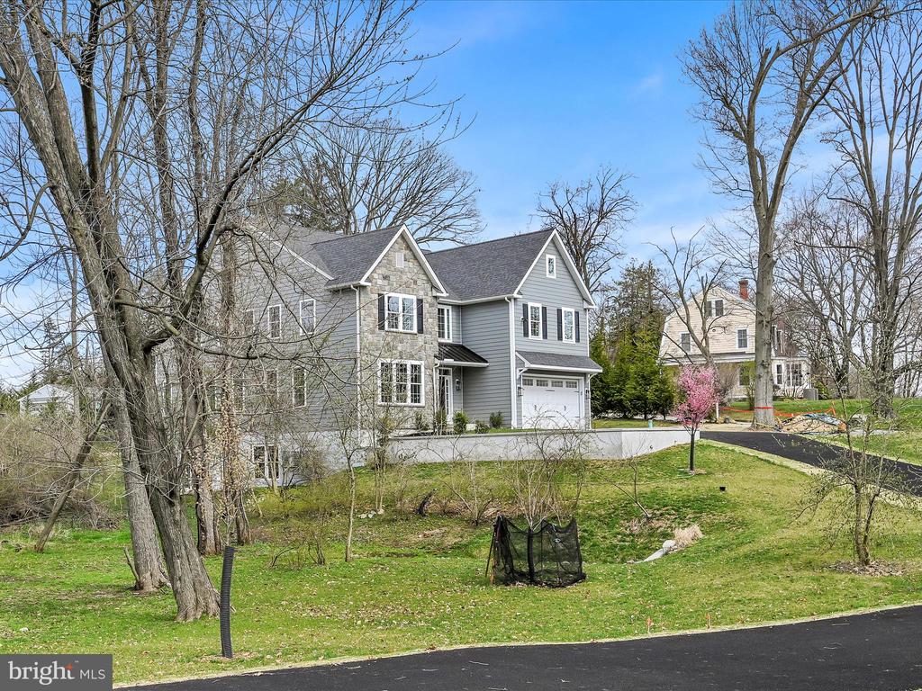 101 N Newtown Street Rd