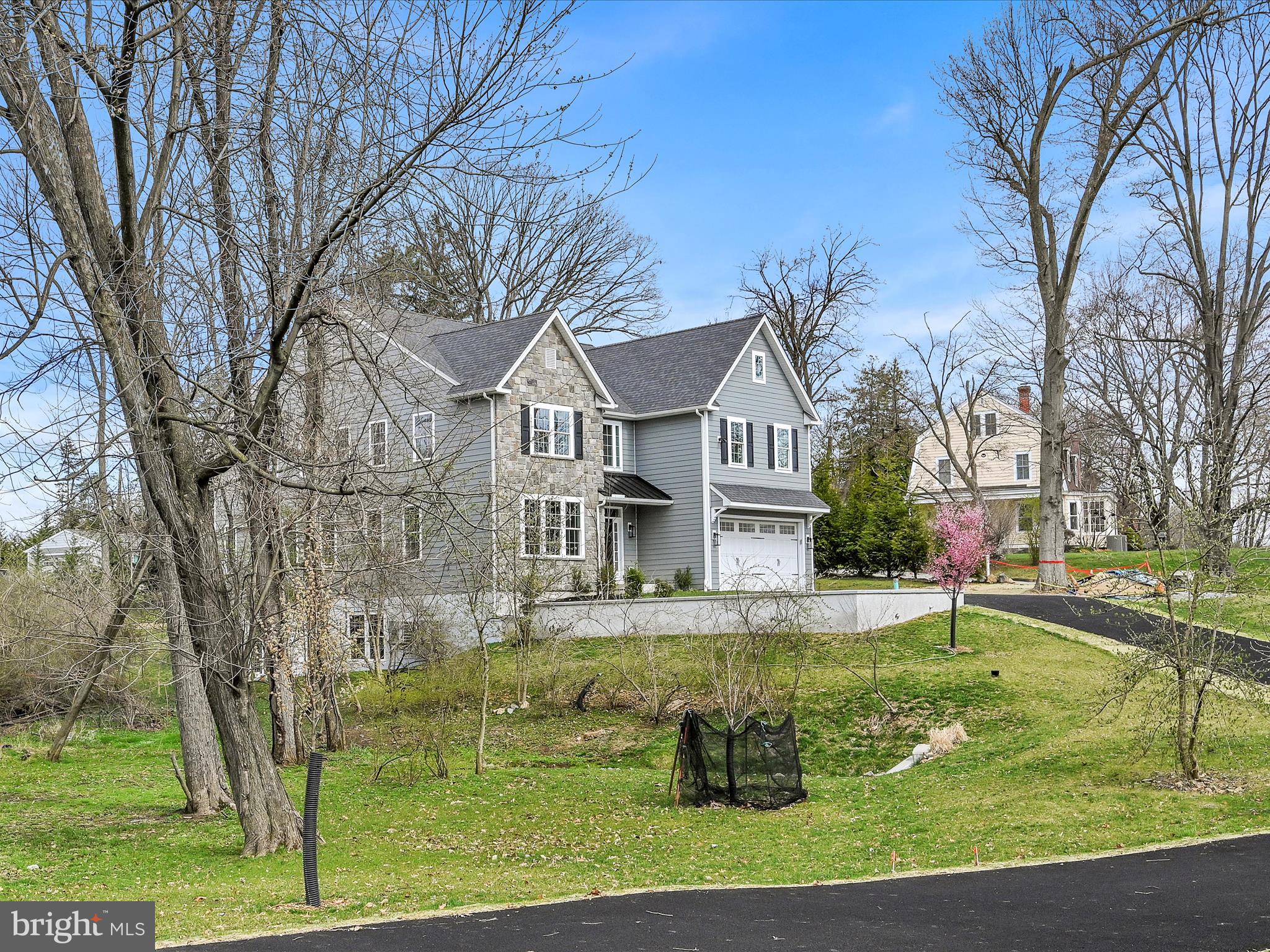 101 N Newtown Street Rd