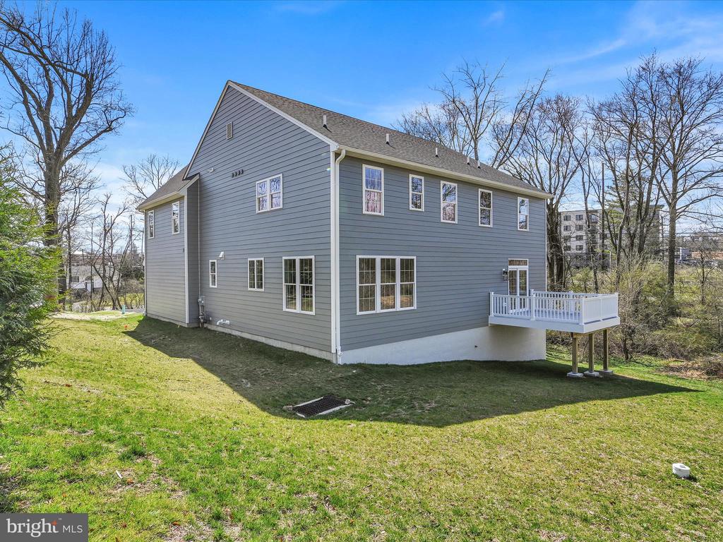 101 N Newtown Street Rd