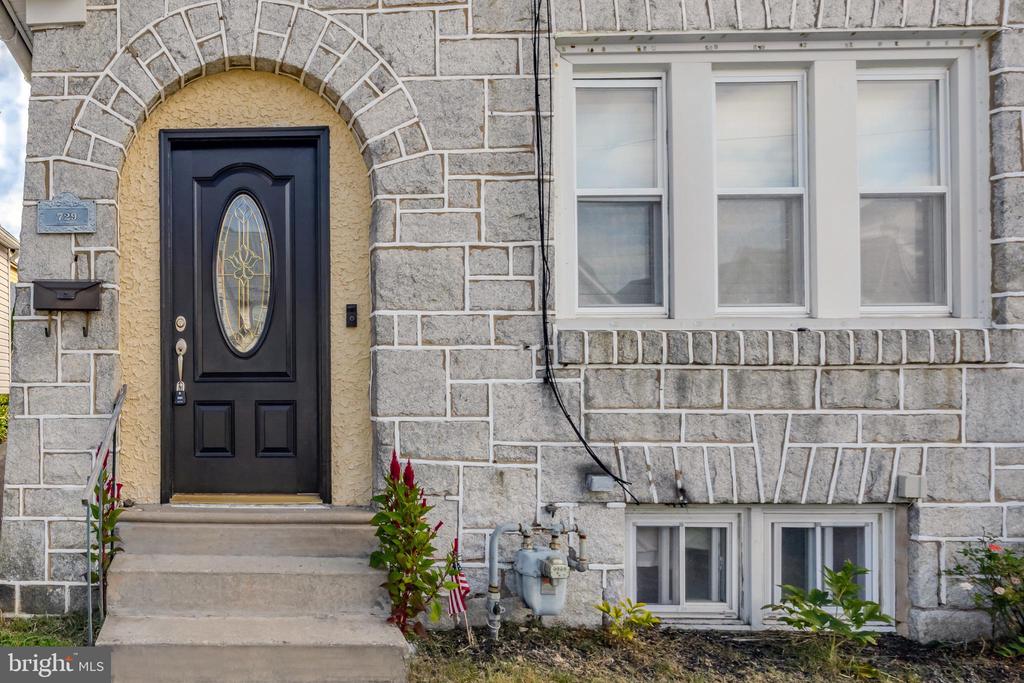 729 Blythe Ave