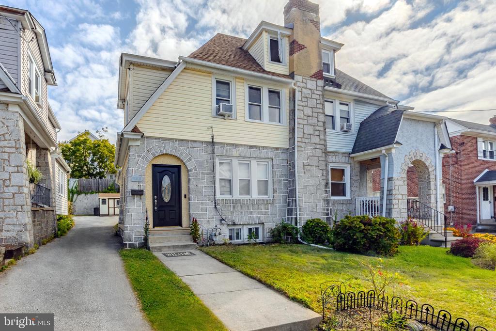 729 Blythe Ave