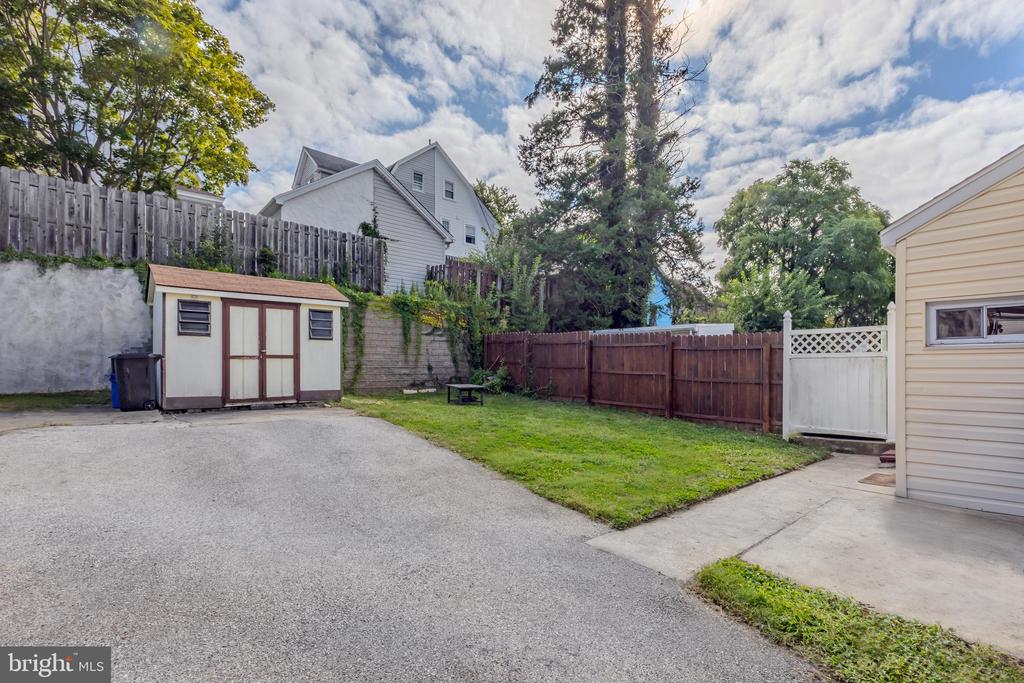 729 Blythe Ave