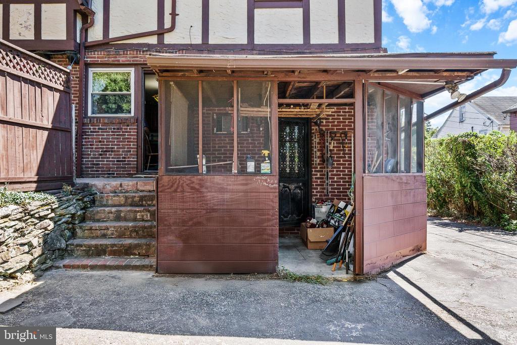 906 BURMONT ROAD