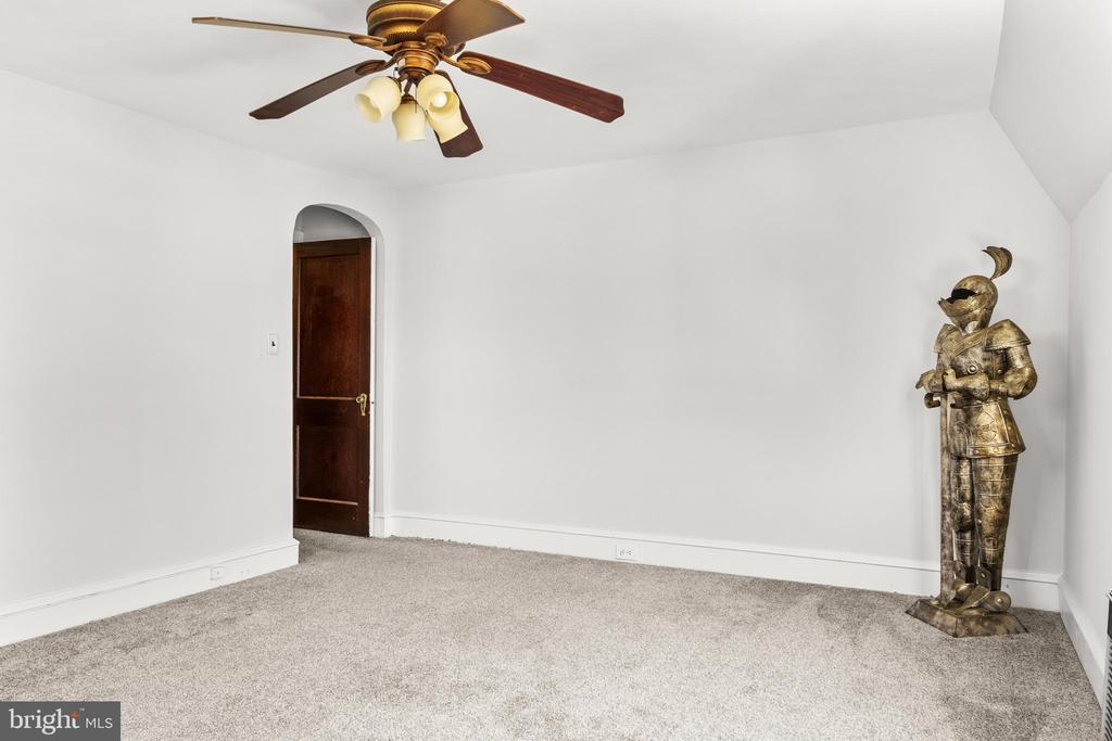906 BURMONT ROAD