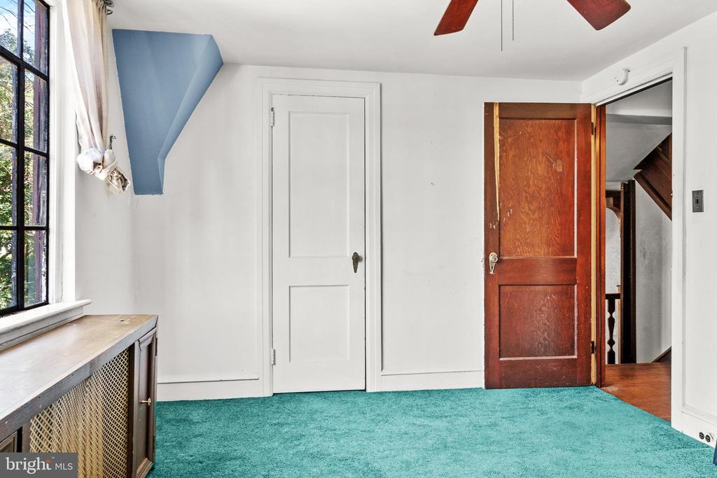 906 BURMONT ROAD