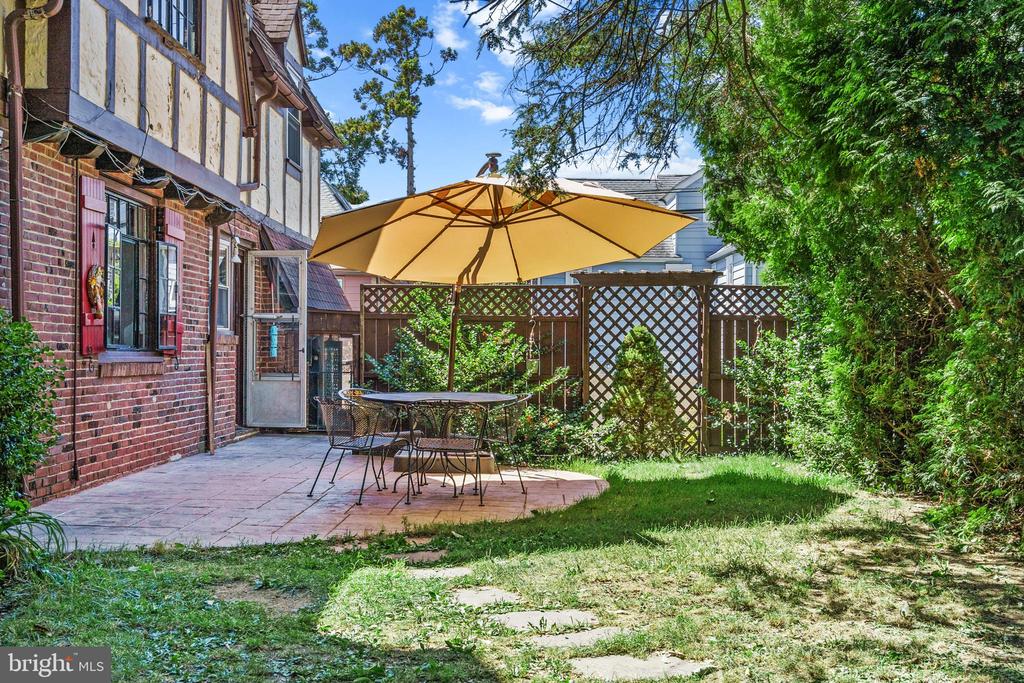 906 BURMONT ROAD