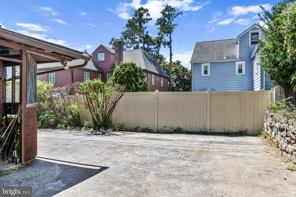 906 BURMONT ROAD