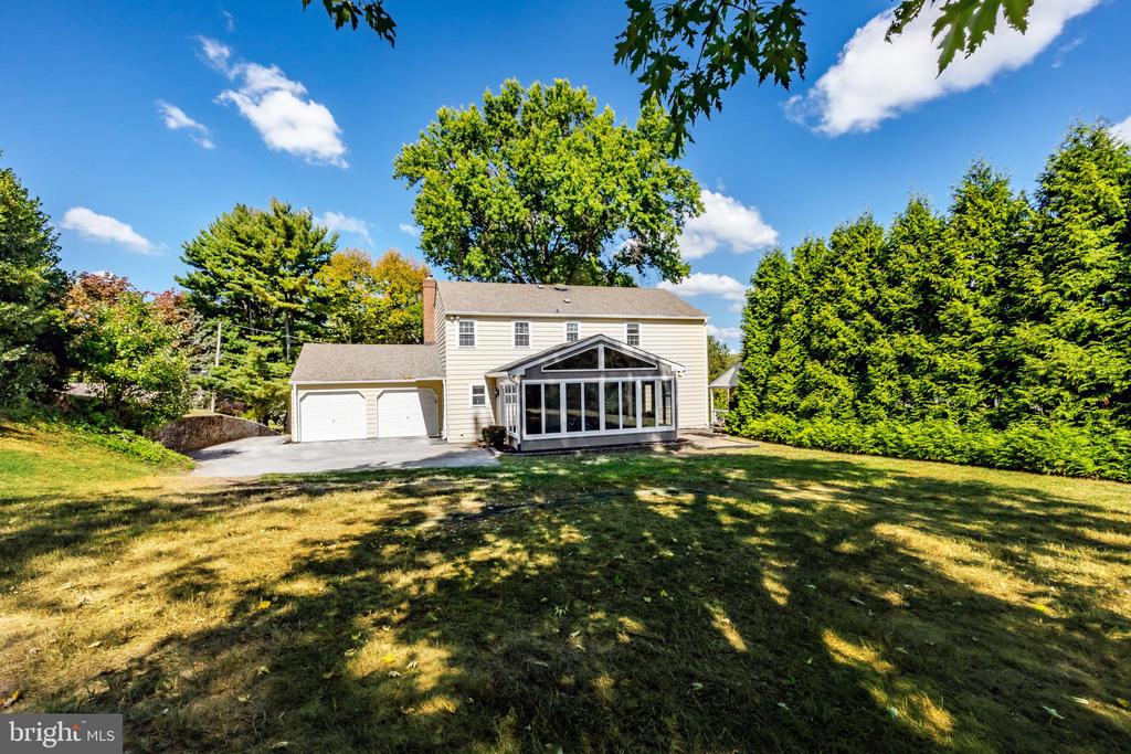 207 Laurel Ln
