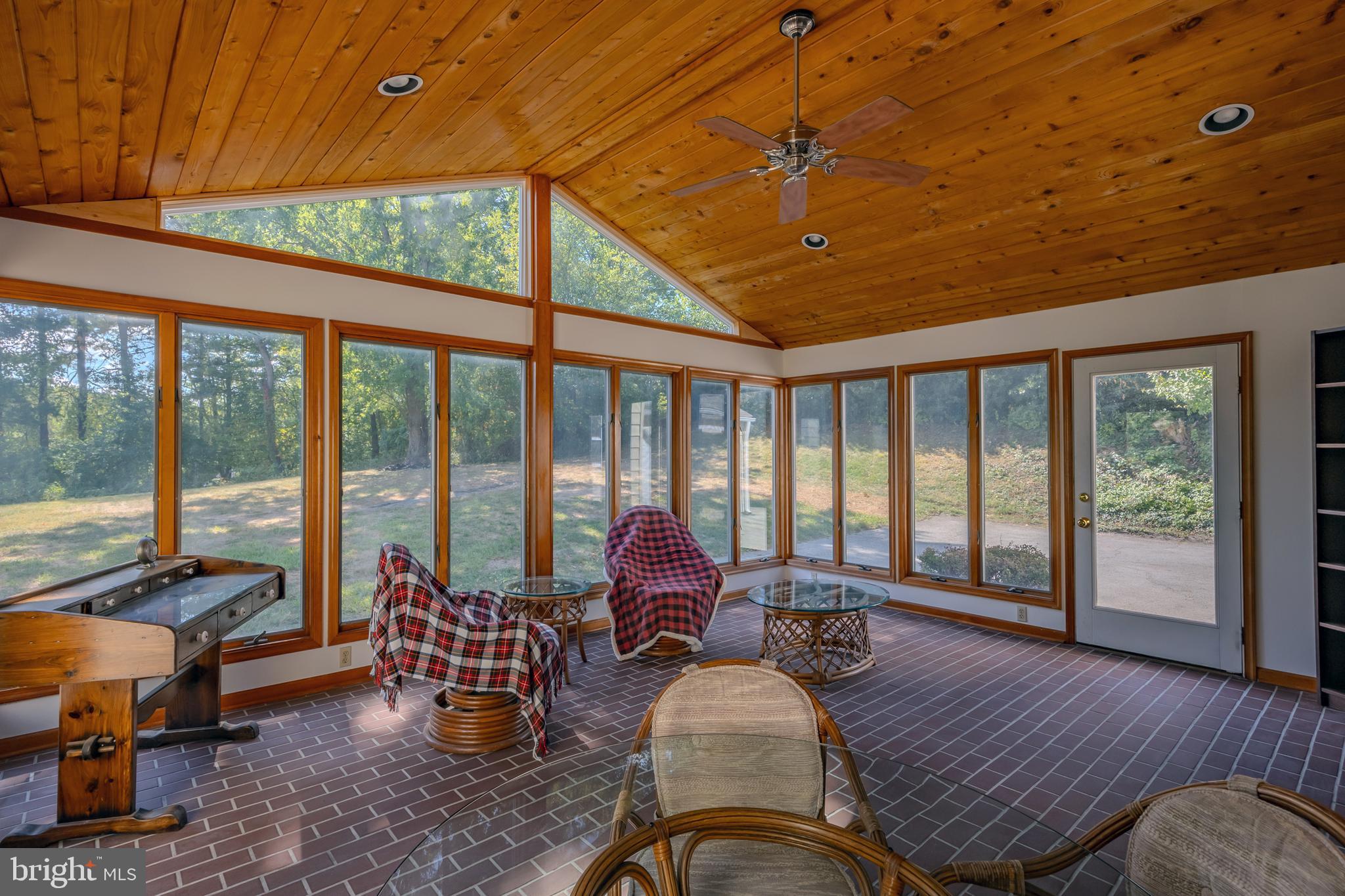207 Laurel Ln