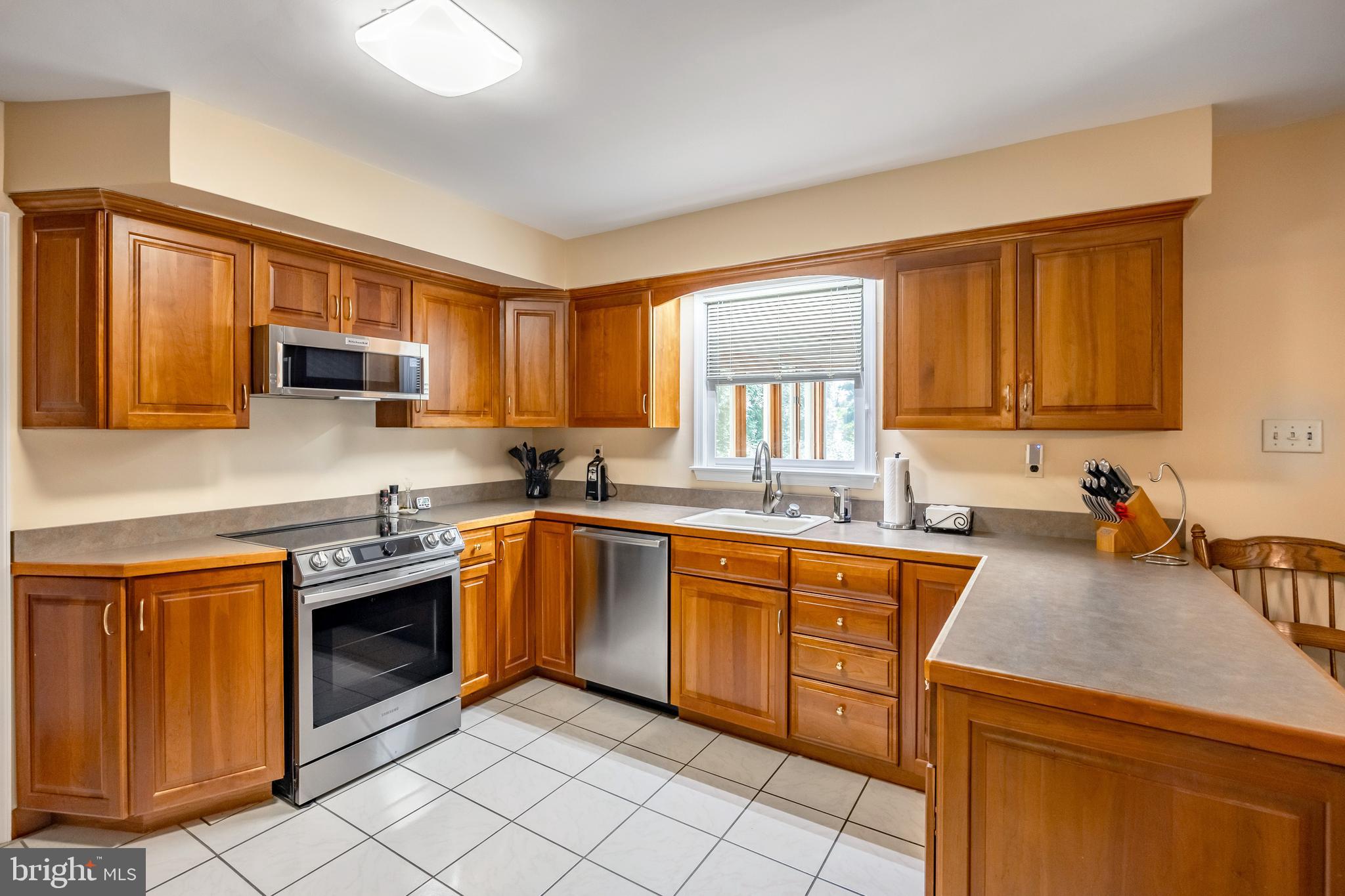 207 Laurel Ln