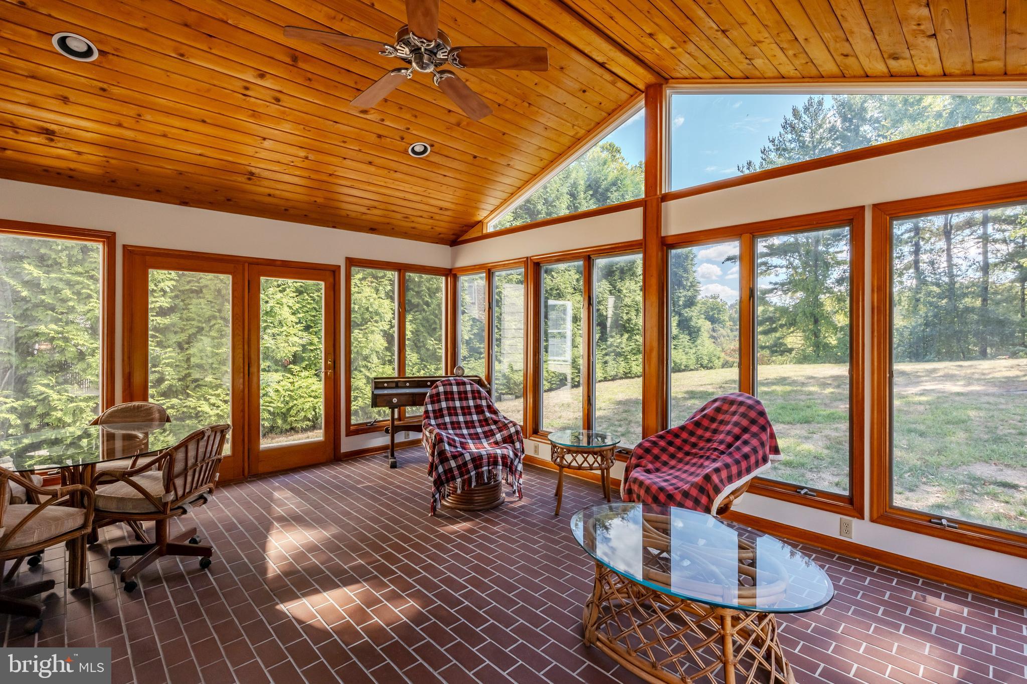 207 Laurel Ln