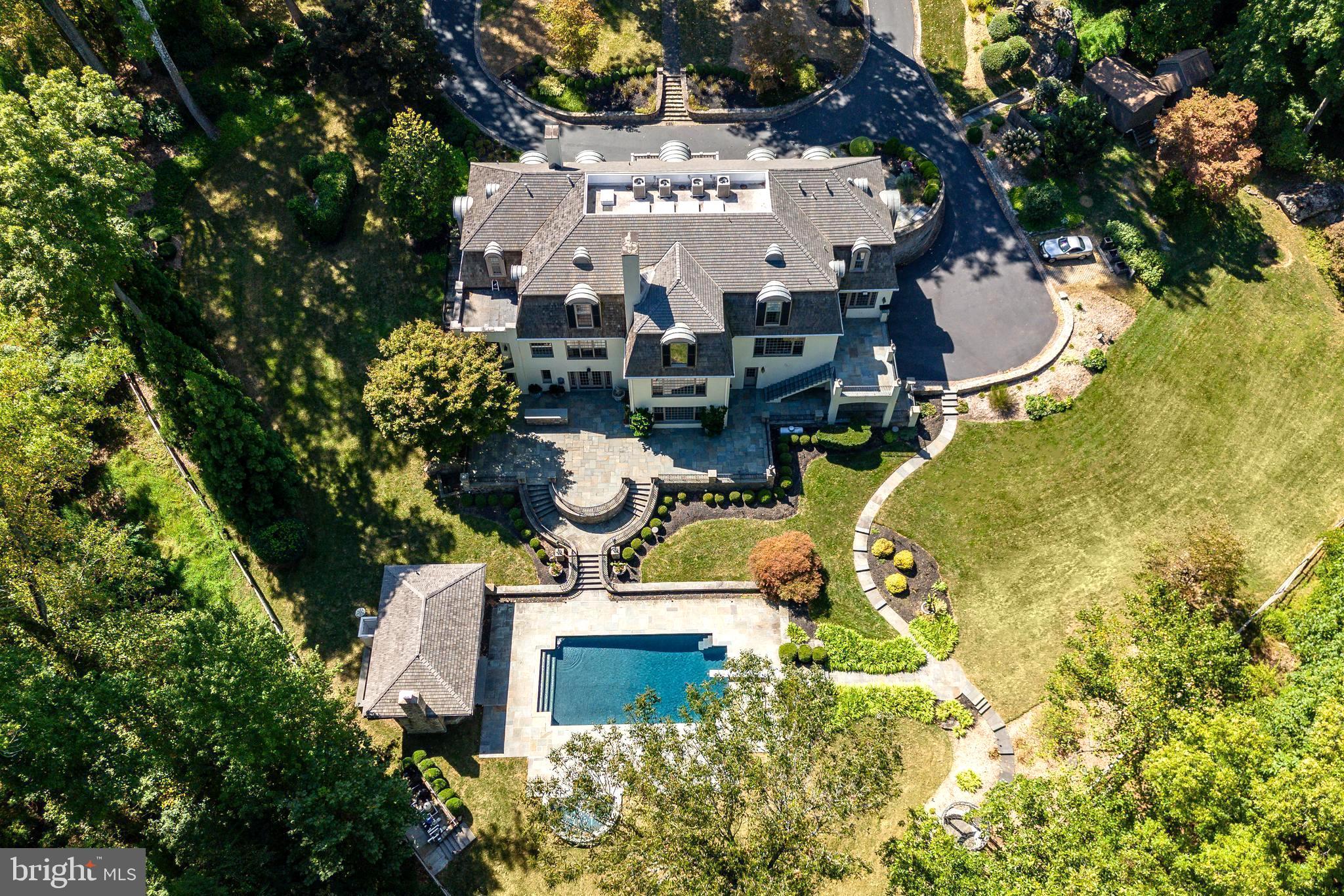 24 Lakewood Dr