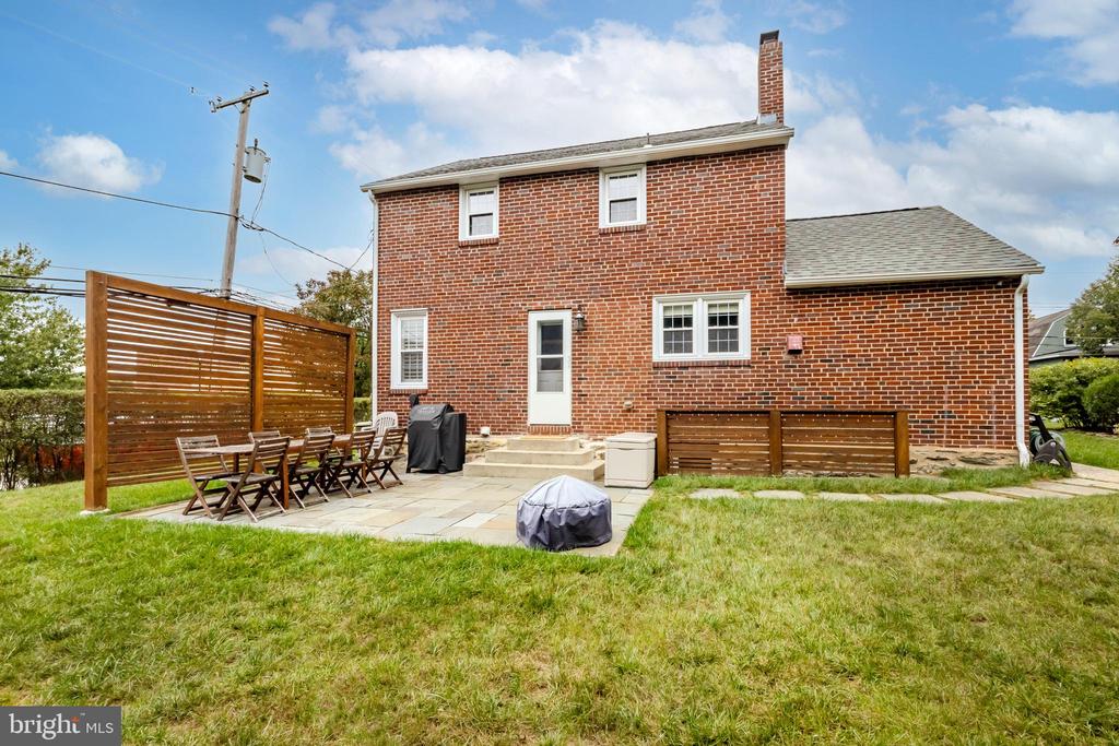 2564 Rosemont Ave