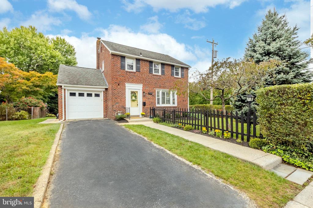 2564 Rosemont Ave