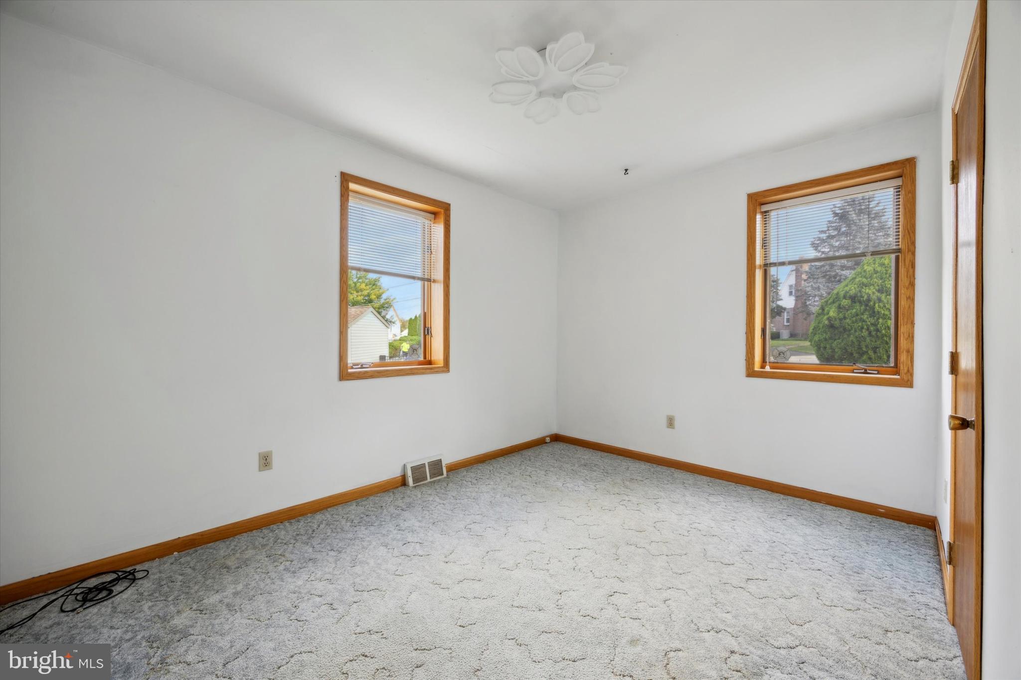 2573 Radcliffe Rd